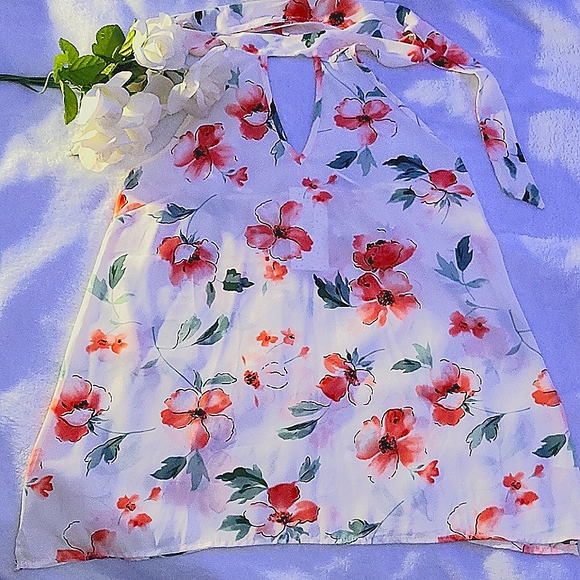 SIENNA SKY Size M Floral Halter Top - Picture 1 of 4